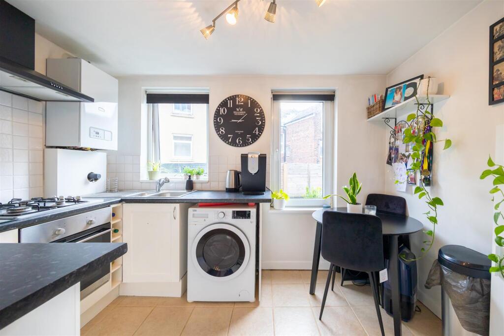 2.Kitchen.jpg