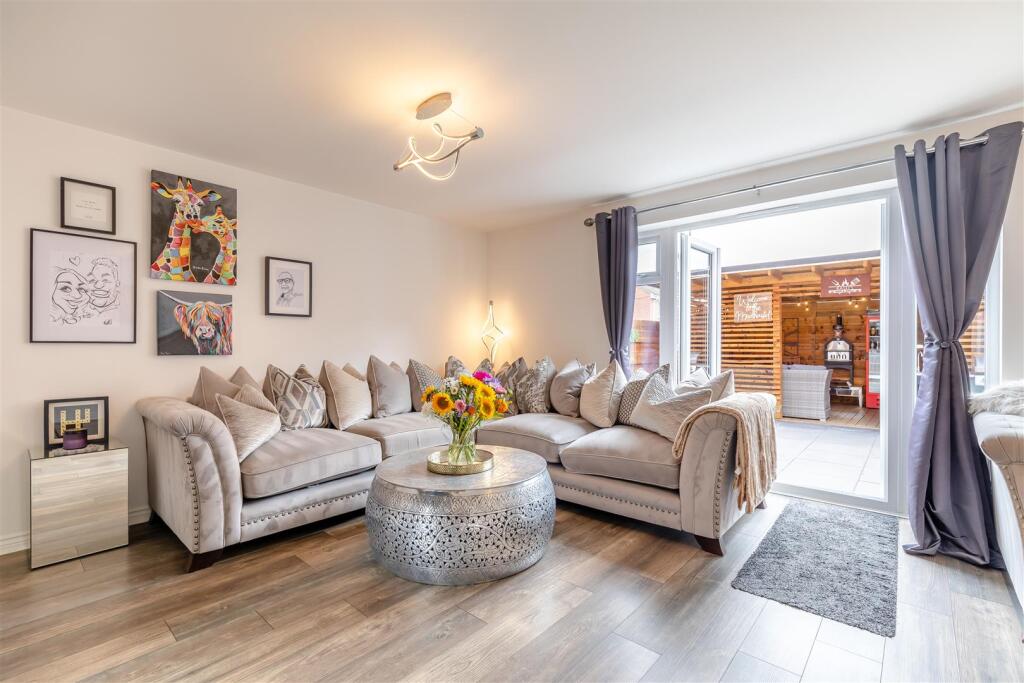 8658495-interior34.jpg