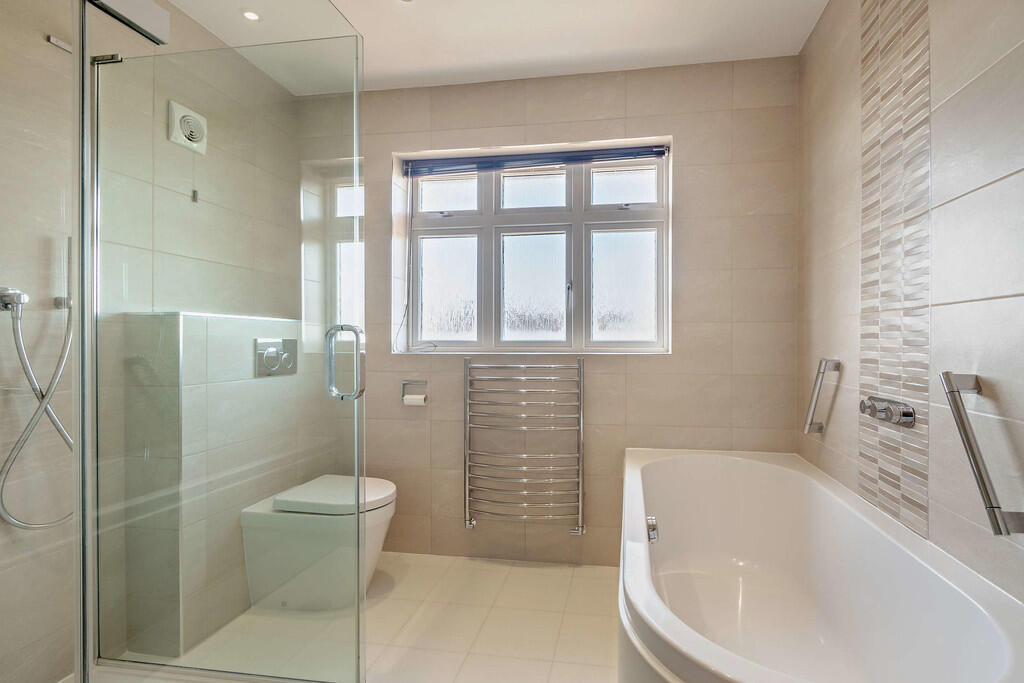 8646612-interior1...