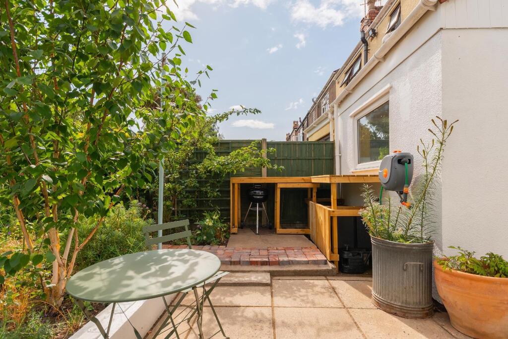 0C5RSG - External F.jpg