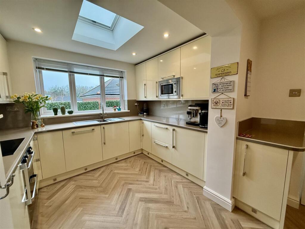 KITCHEN &amp; DINING