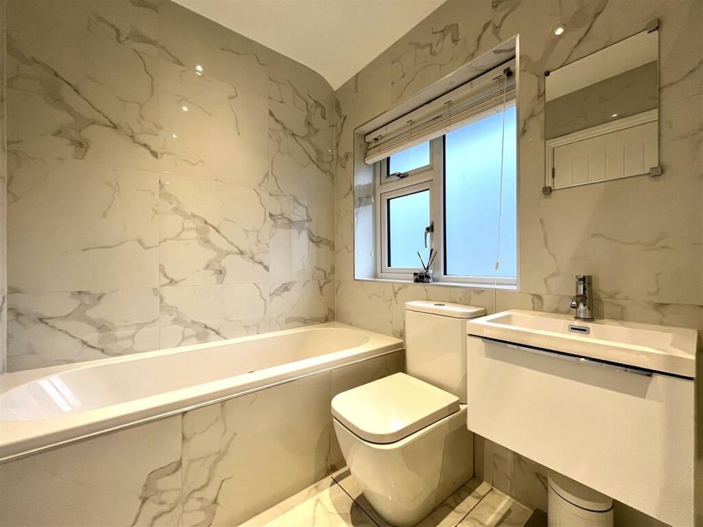 Bathroom Aspect 2