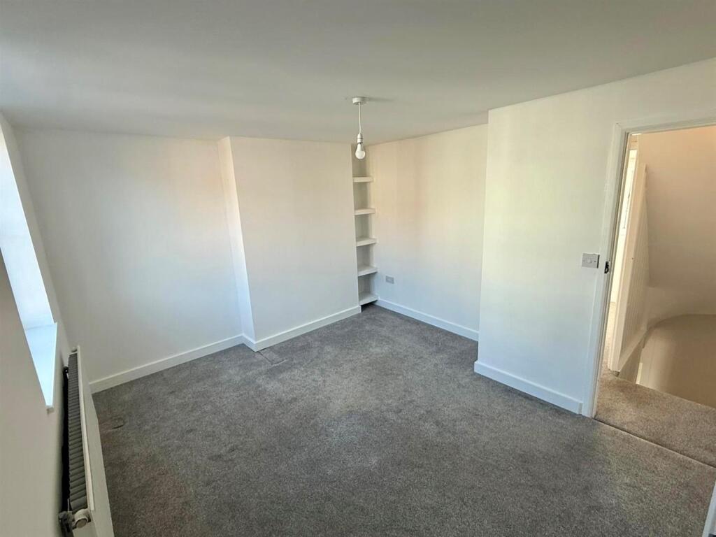 104 london road bedroom.jpg