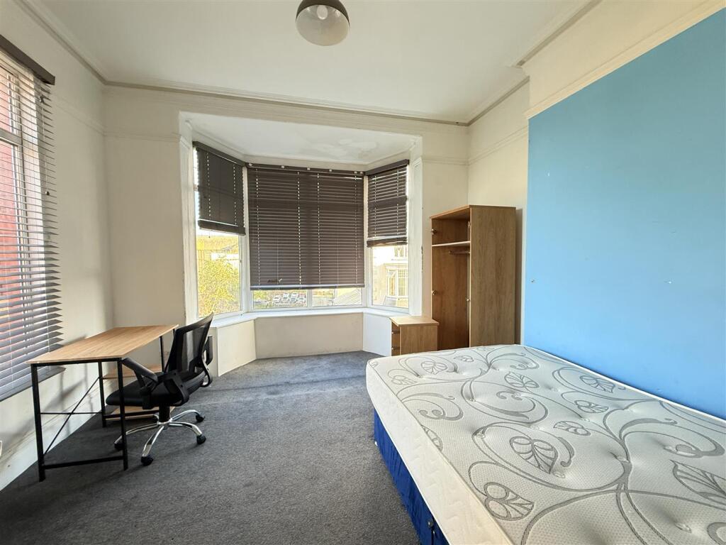 Bed 5.JPG