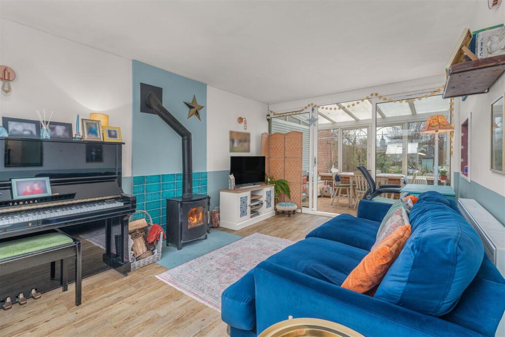 23 Newcombe Close, Milcombe-11.jpg