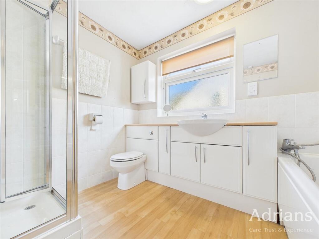 BATH / SHOWER ROOM