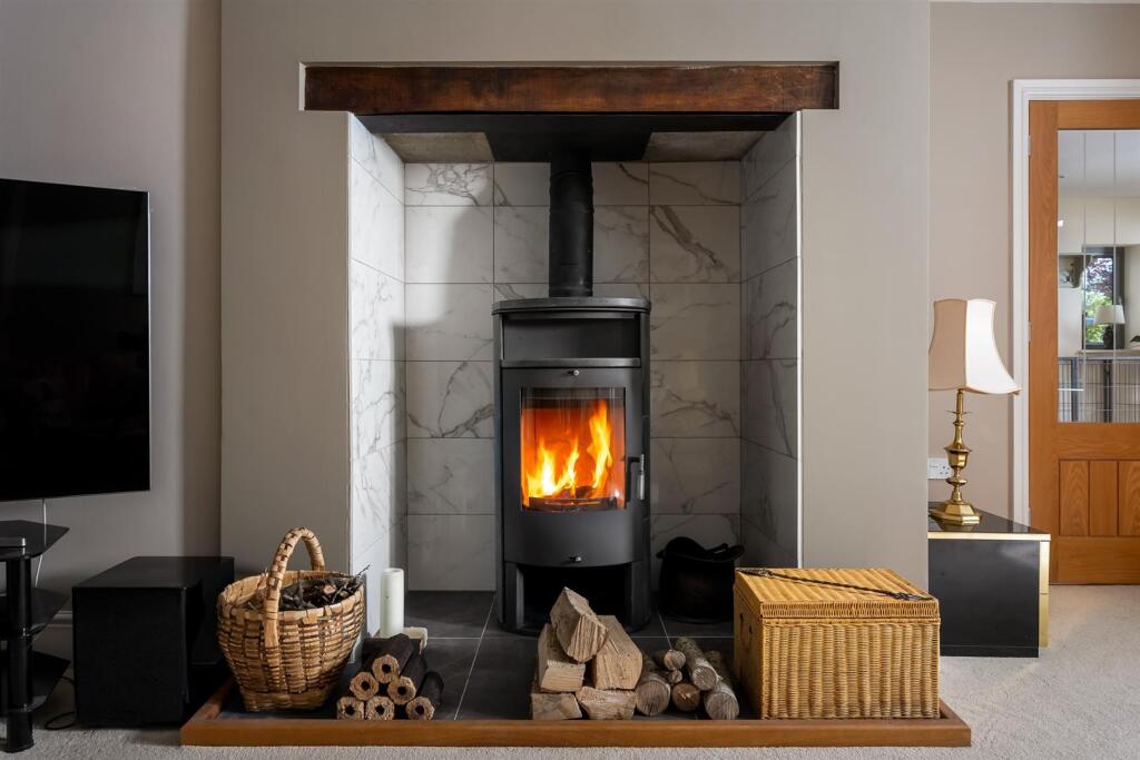 16 - The Bee Garden - GL7 5JF - Web.jpg