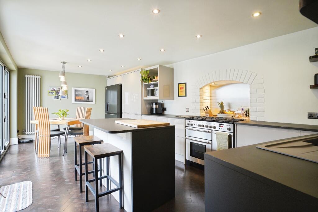 Kitchen / dining room