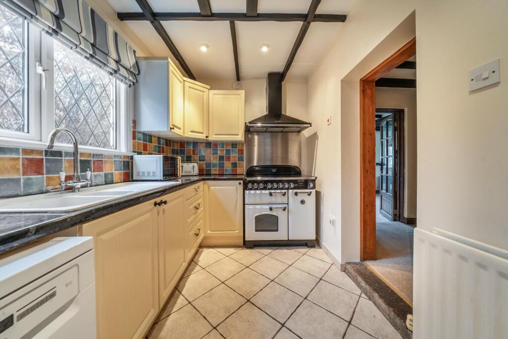 Kitchen 2.jpg