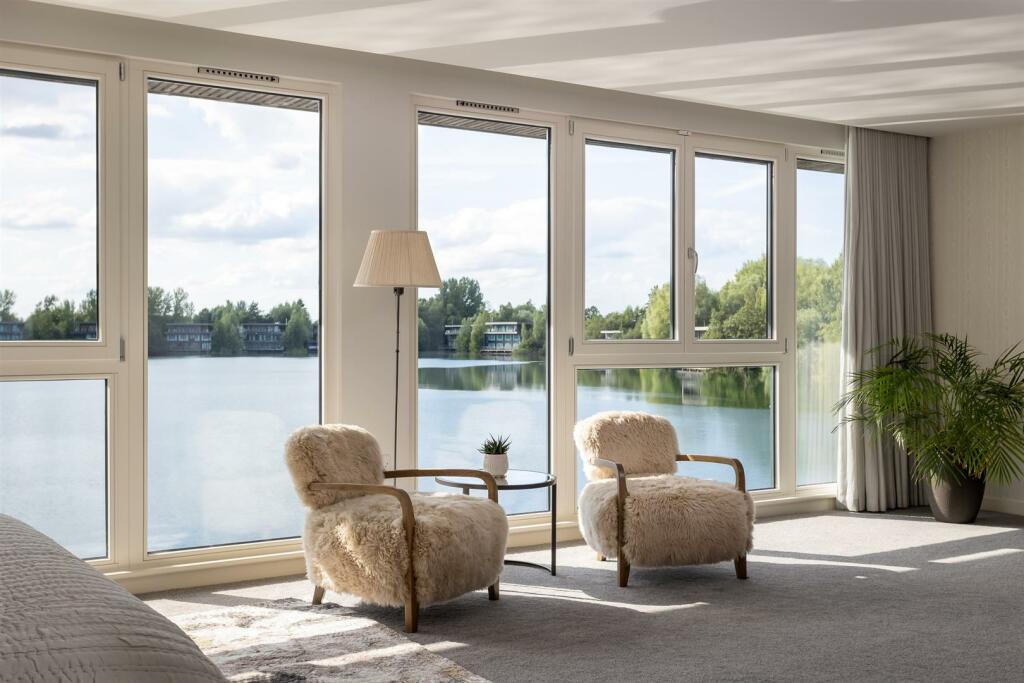 39 - 19 Longcross Causeway - GL7 3DT - Web.jpg