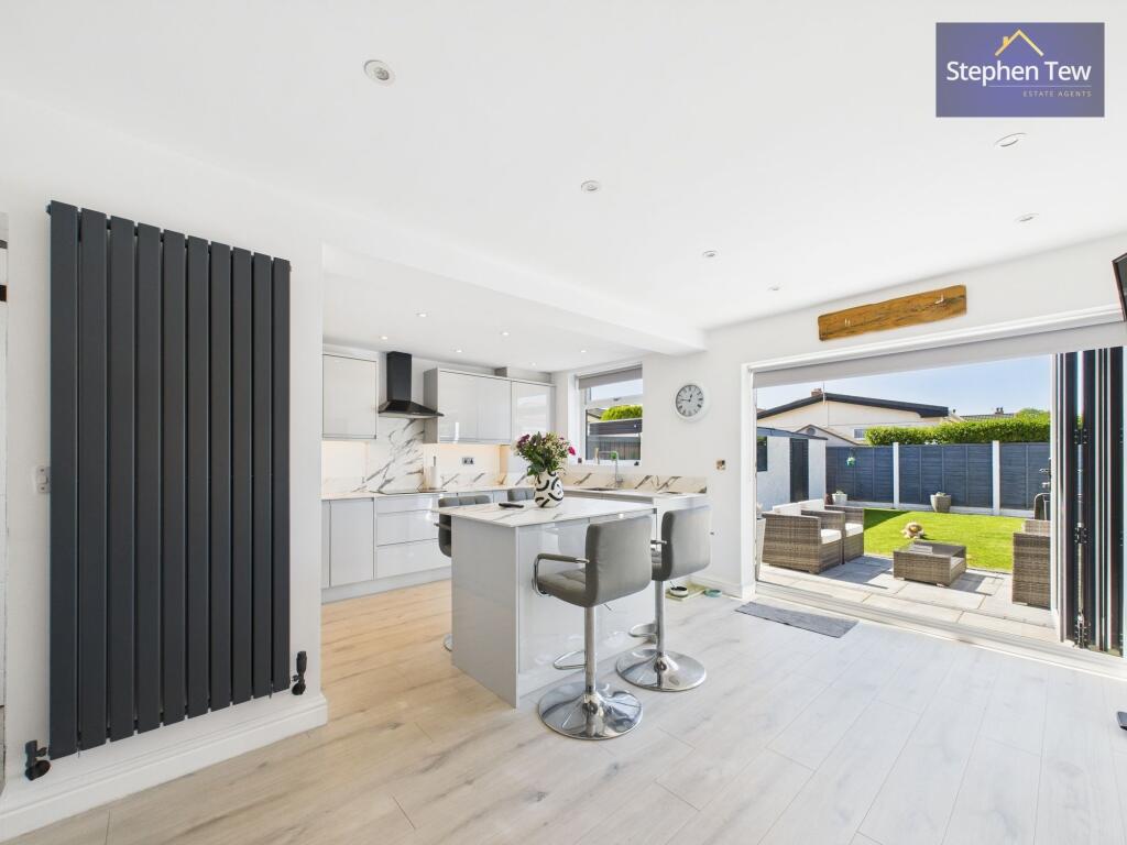 Kitchen/ Dining Room