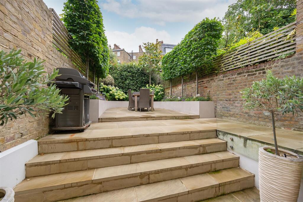 2 Ovington Street Hi-23.jpg