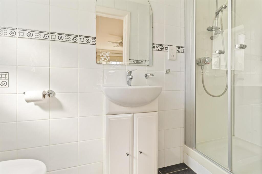 5a Tamarisk Way_010.JPG