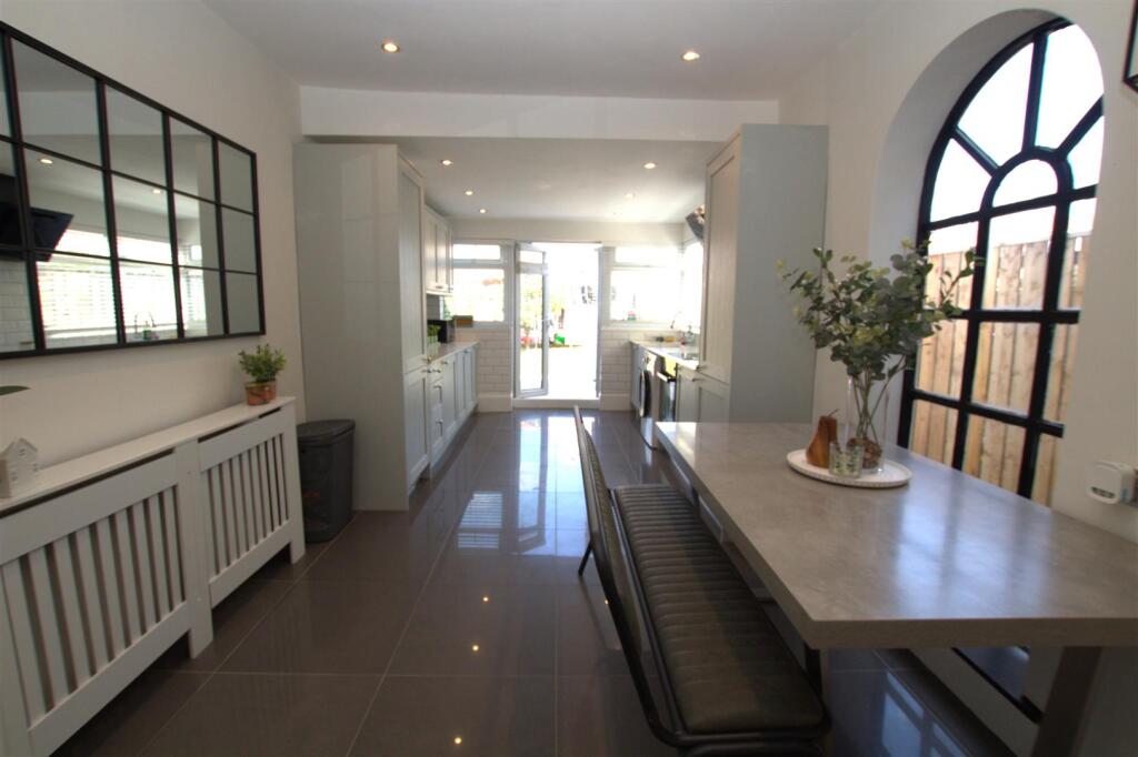 breakfast kitchen.jpg