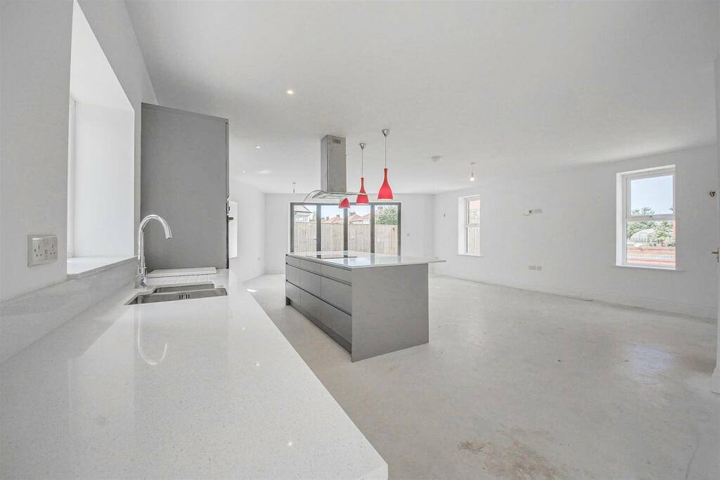 Kitchen Lounge