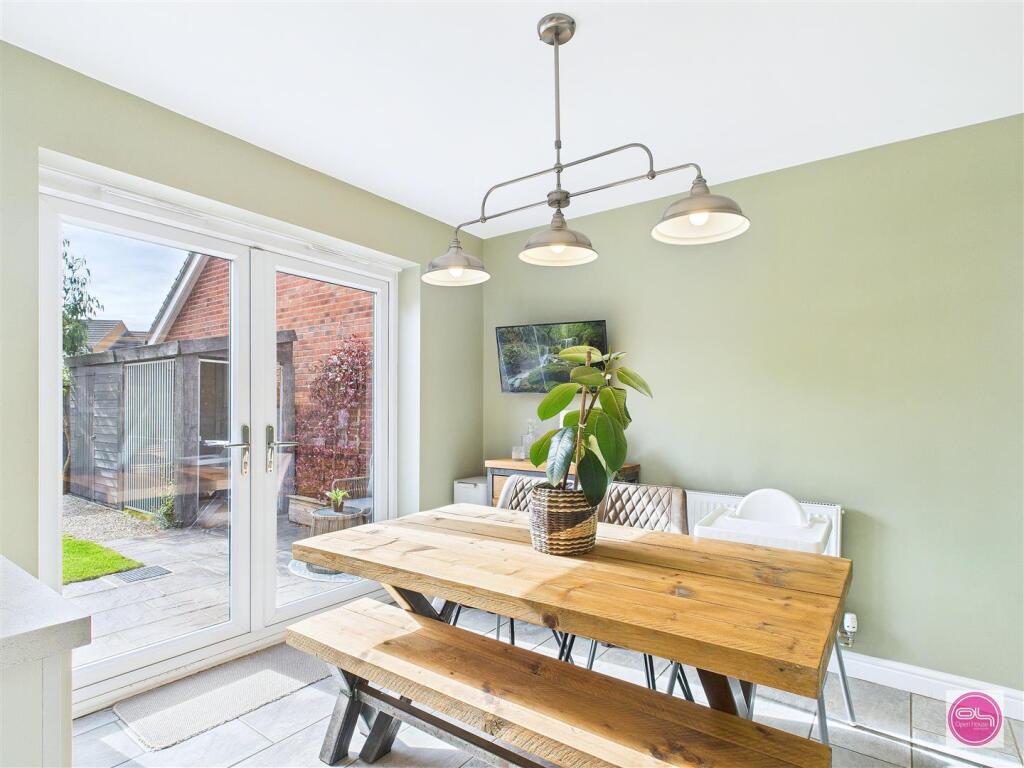 Cobblestone Drive, Newhall (17).jpg