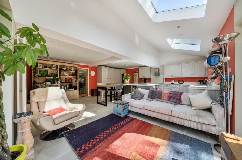 1347360-9-68c0236...