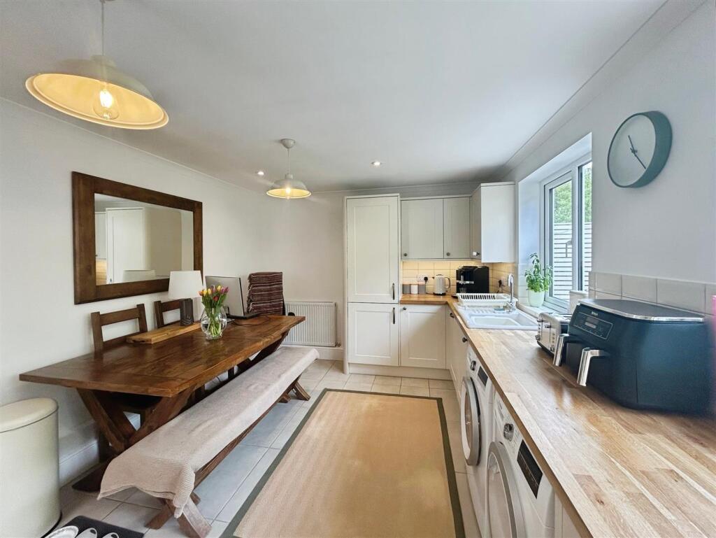 83d93ddb--4E1B-B1B7-31A84A68EB6B-21324-000012DEF4E