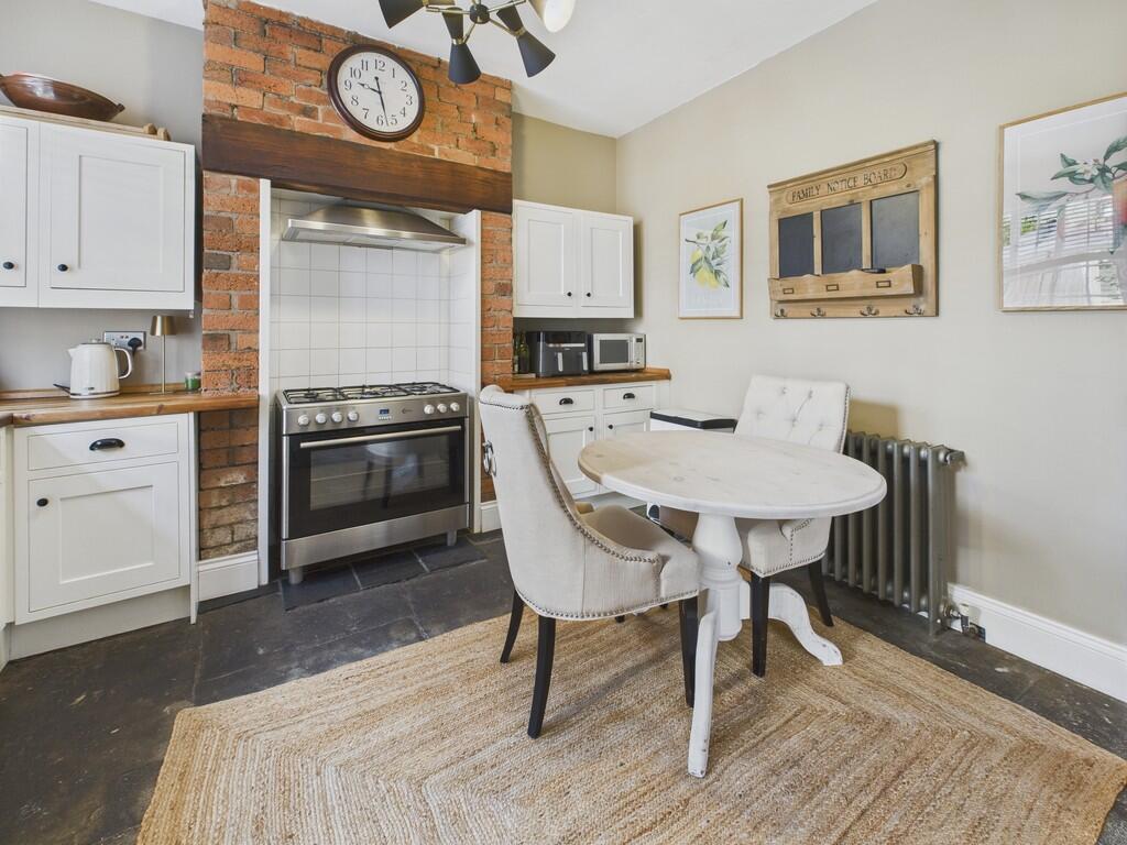 CAM04273G0-PR0157...