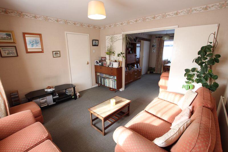 lounge/dining room