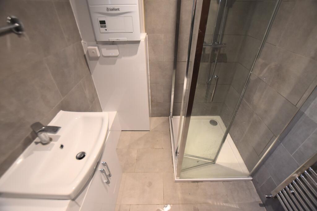 18 Cadman Square shower