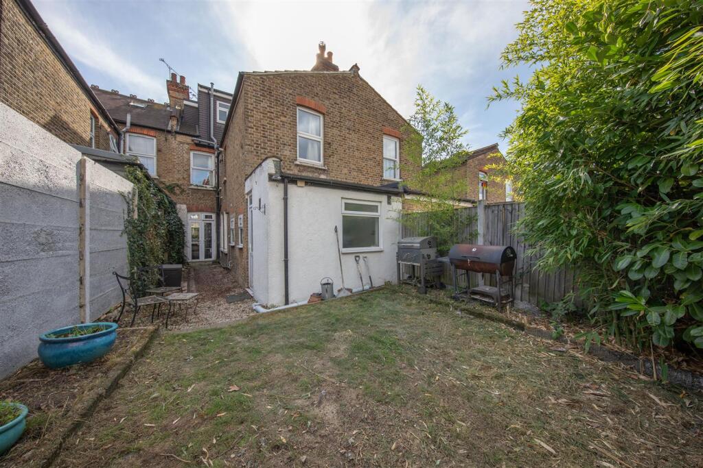 Lyndhurst Drive, E10