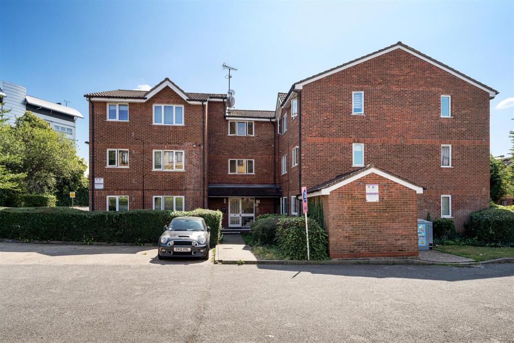 Green Pond Close, E17