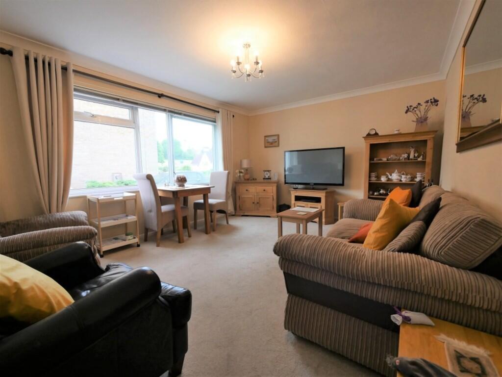 SITTING AND DININ...