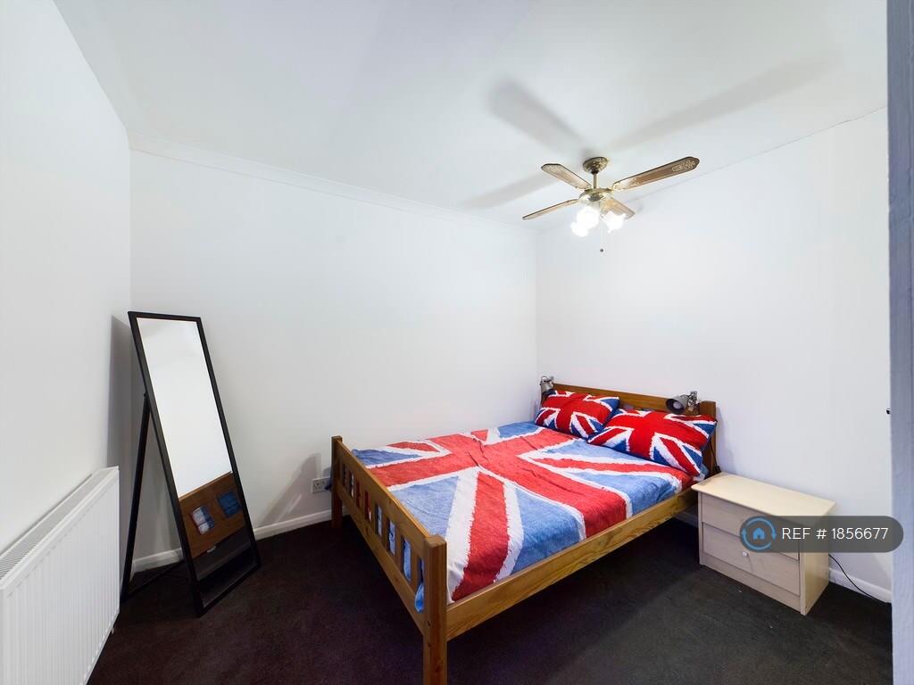 Bedroom2 Double + 4wardrobe