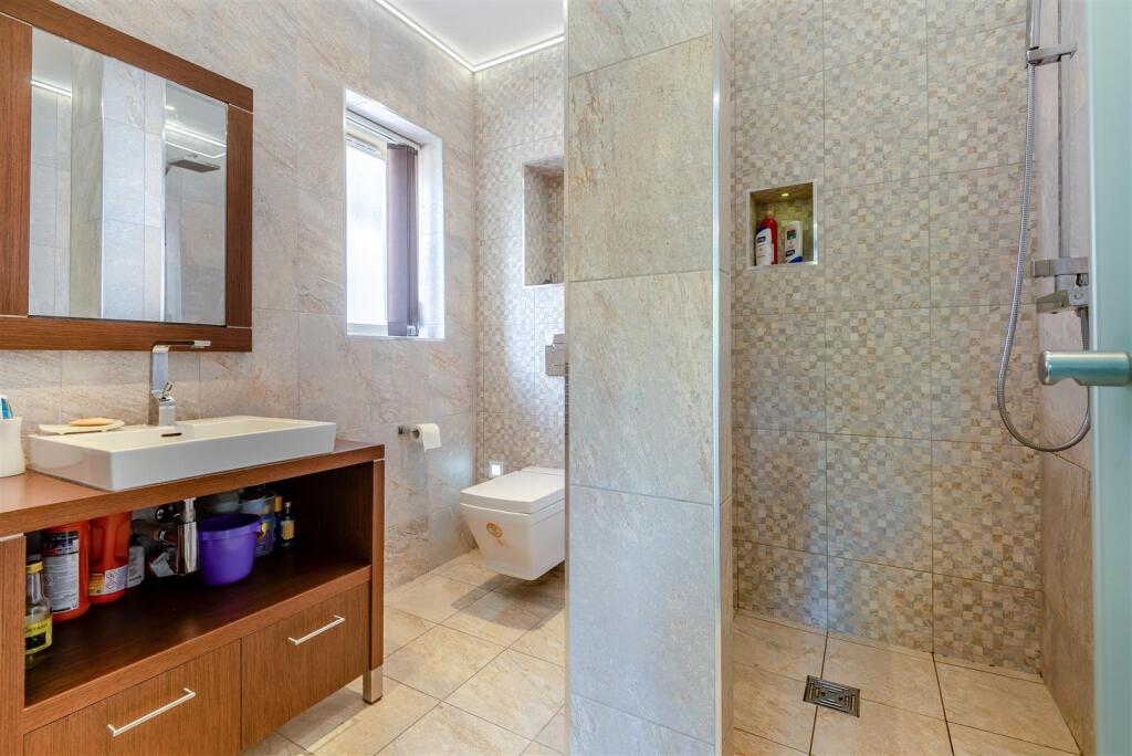 8657682-interior18.jpg