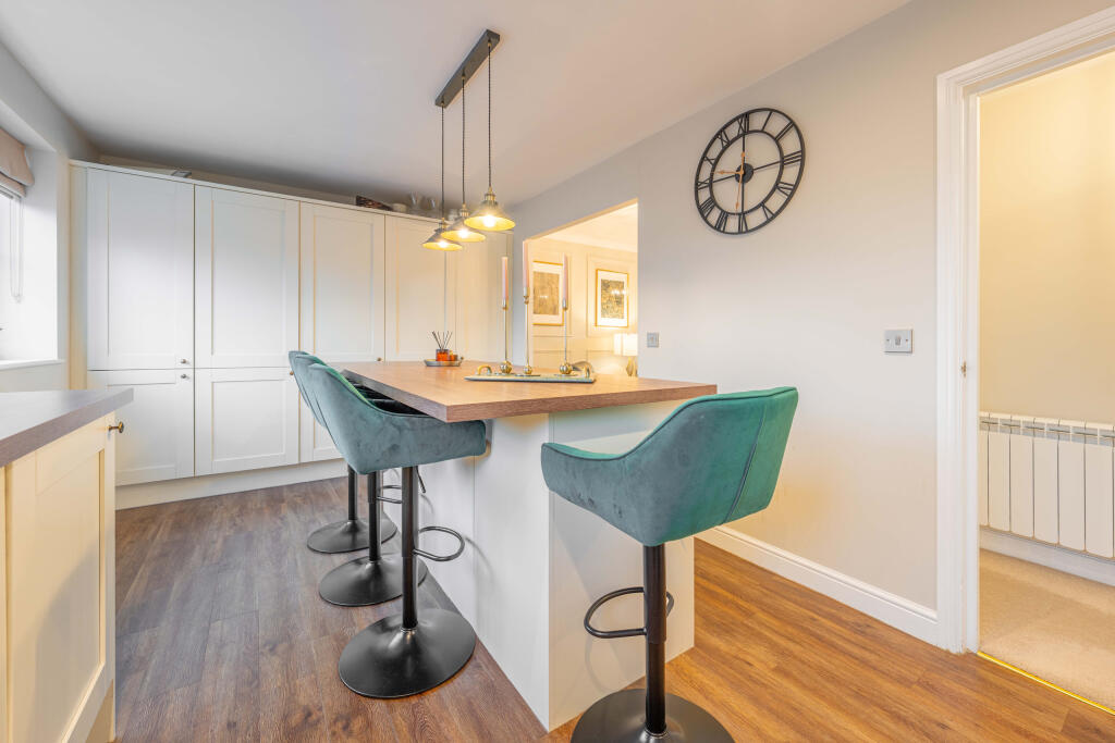 Sutton Stop 05131