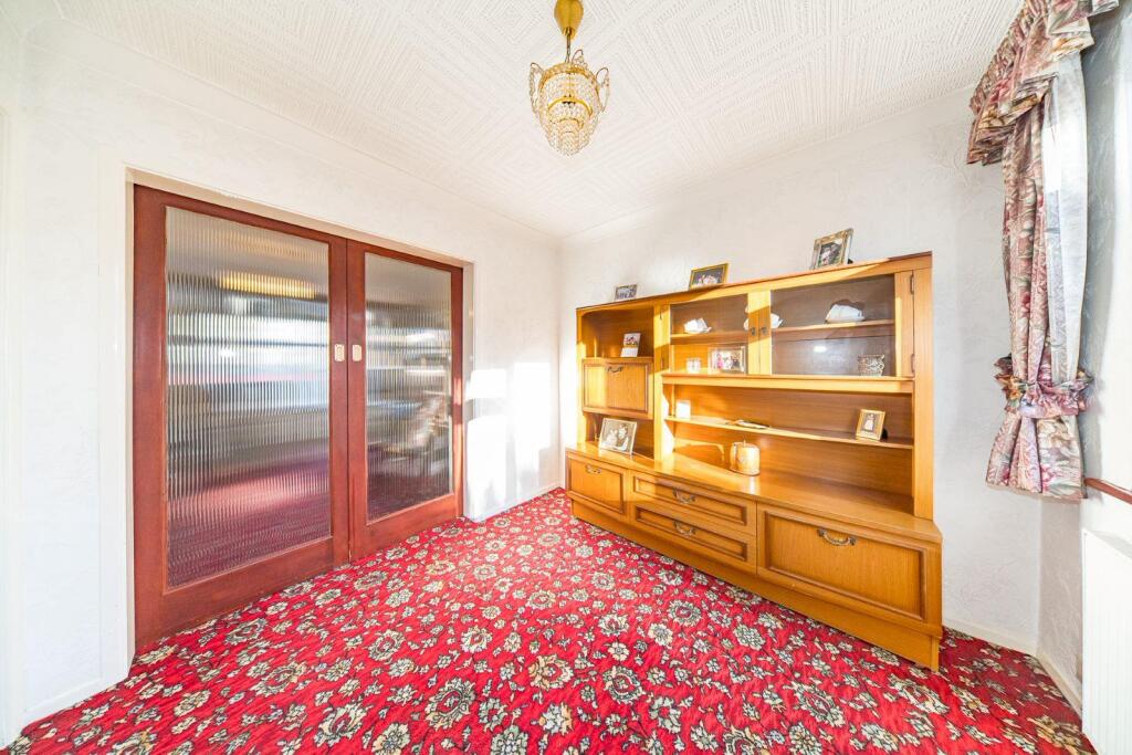 15 Arnside Avenue dining room 2.jpg