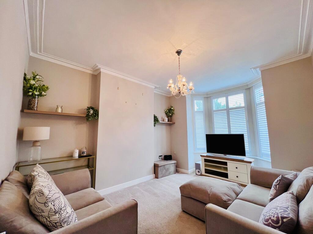 LIVING ROOM (2).jpg