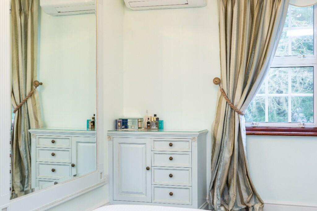 Second bedroom 2