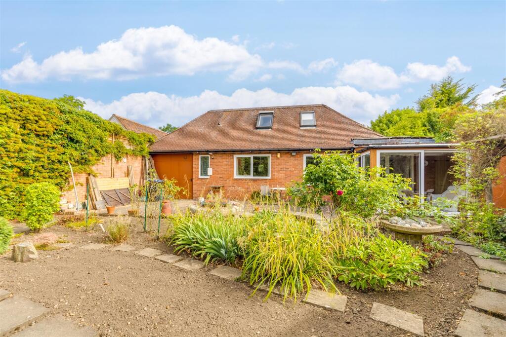 Meadow Way 34-31.jpg