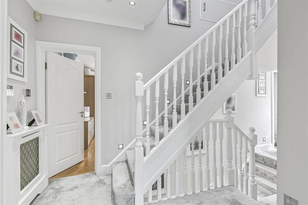 FIRST FLOOR LANDING