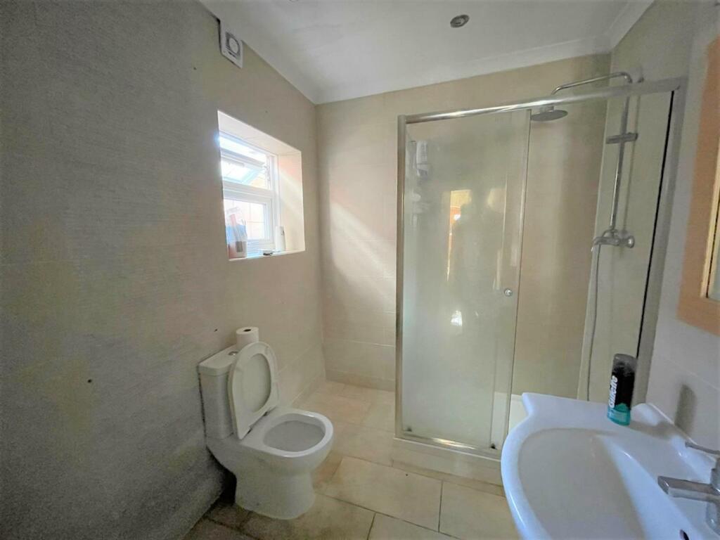 ShowerWC.jpg