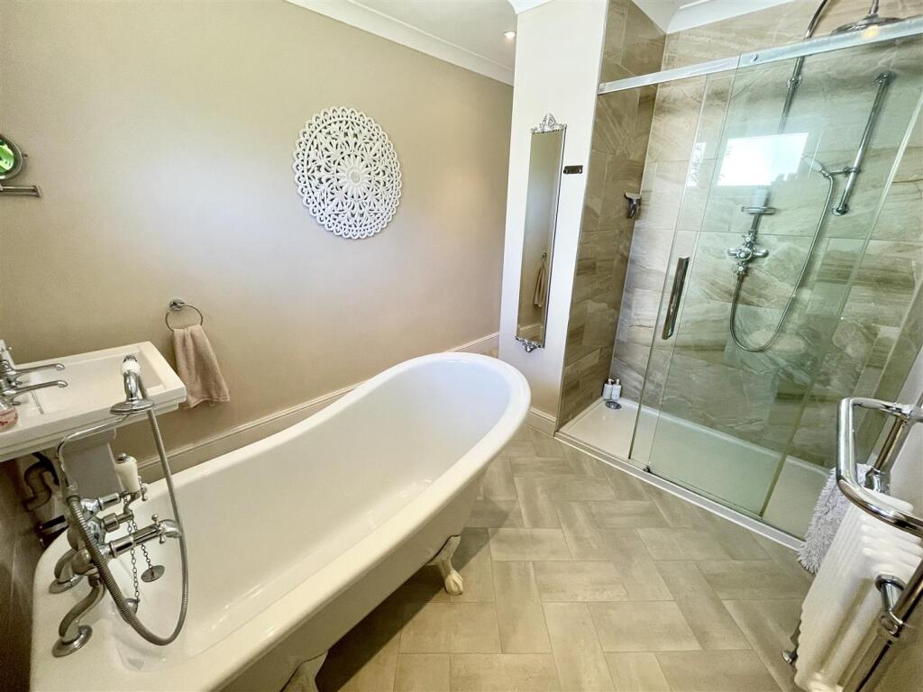 bathroom2.jpg