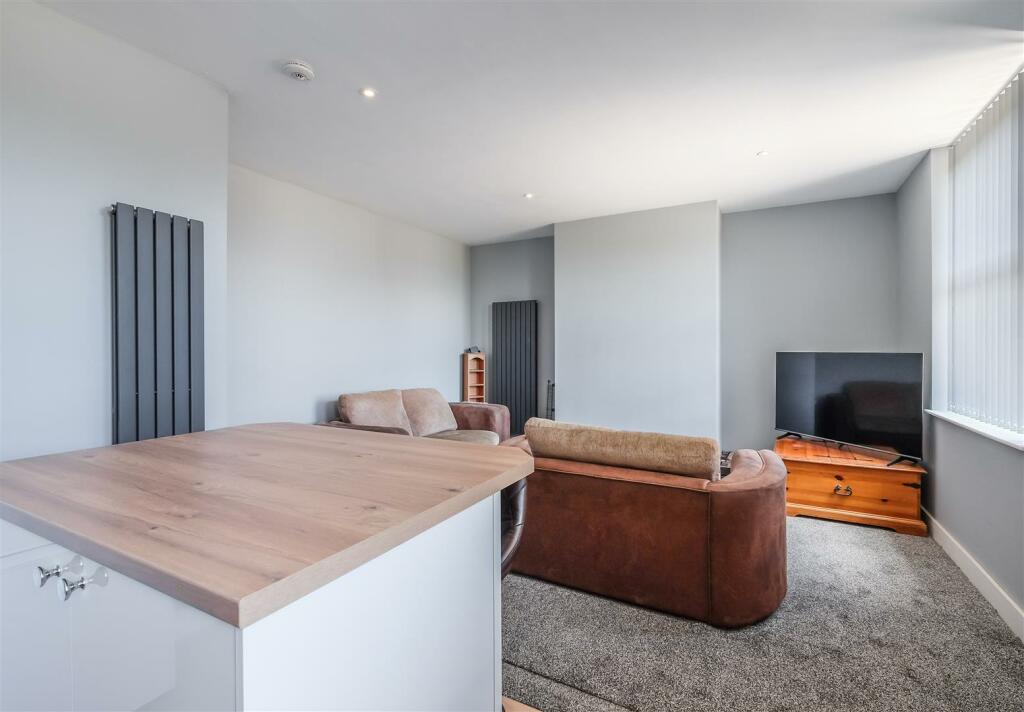 Lounge/ Kitchen
