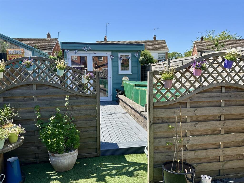 vegetable garden &amp; summer house
