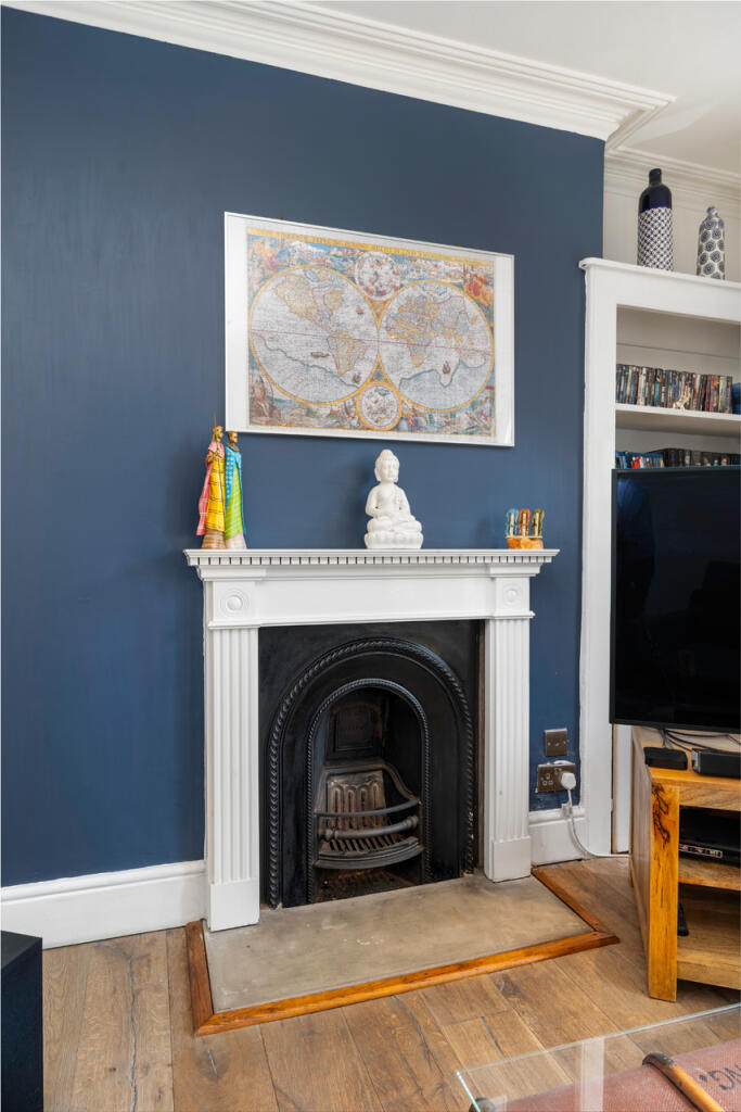 Fireplace 2 bedroom Flat Anerley Road SE19 For Sale