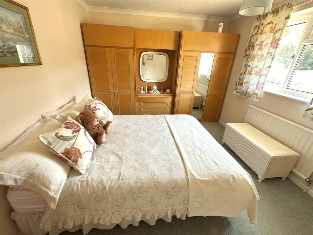 BED 2.jpg