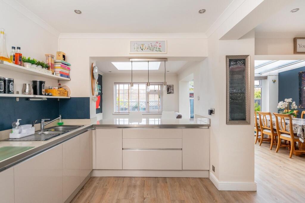 4R8DHE - Kitchen Diner E.jpg