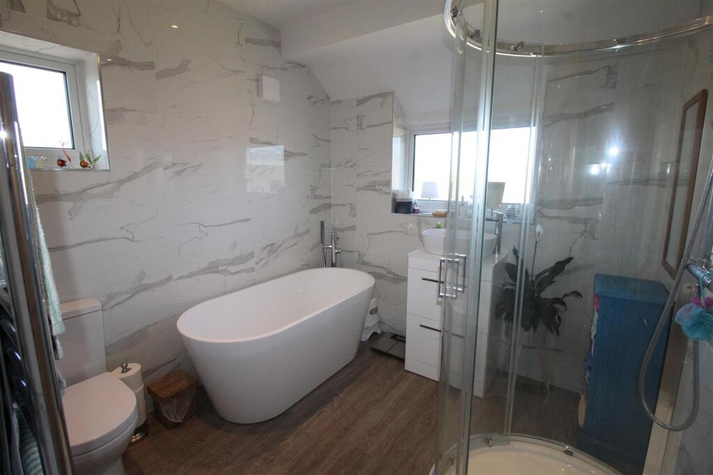 Fylde Rd, 29, bathroom.JPG