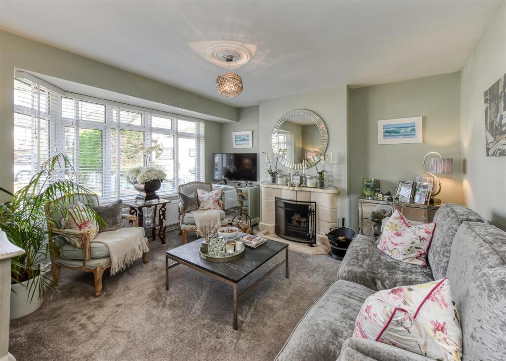 24 Queens Gardens-lounge2.jpg