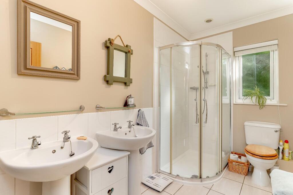 Master Bedroom Ensuite.jpg