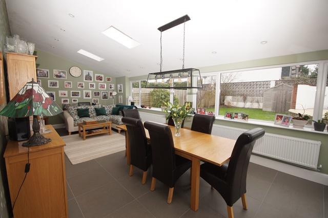 1 Hillcot Close