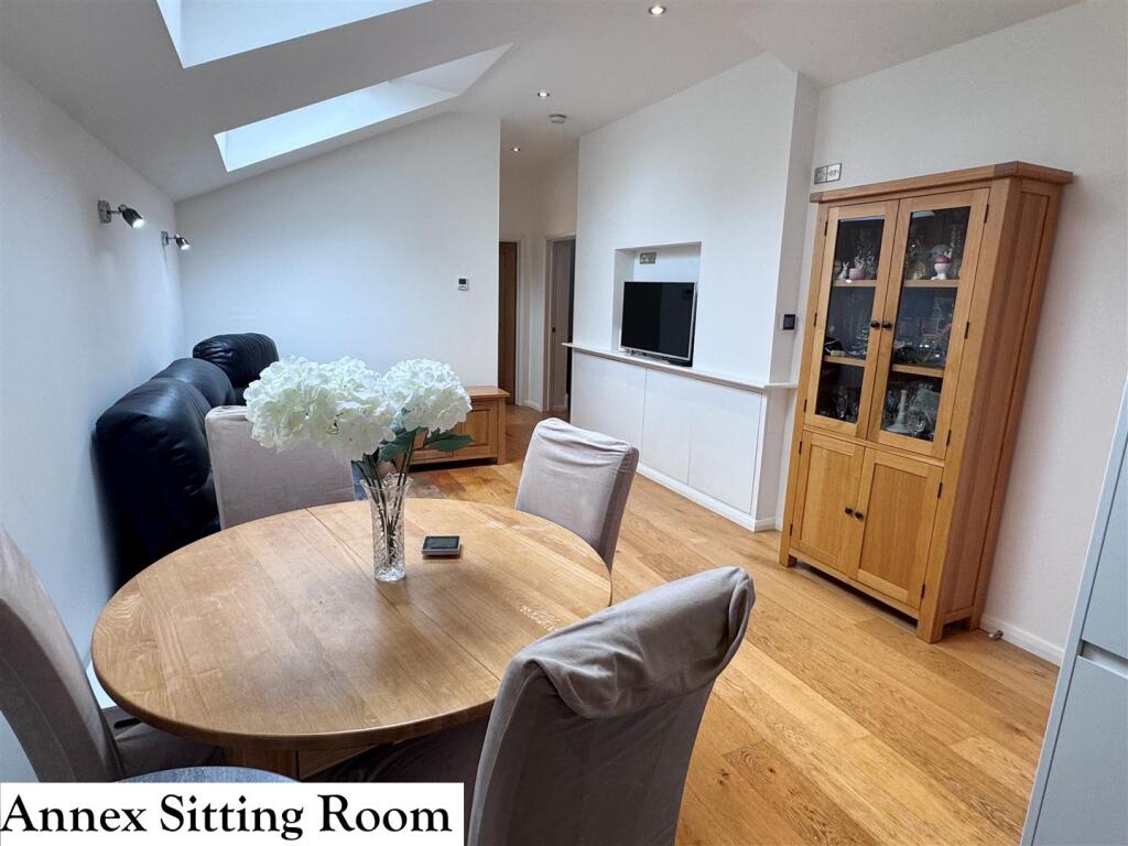 Annexe Living Area 2.1.JPG