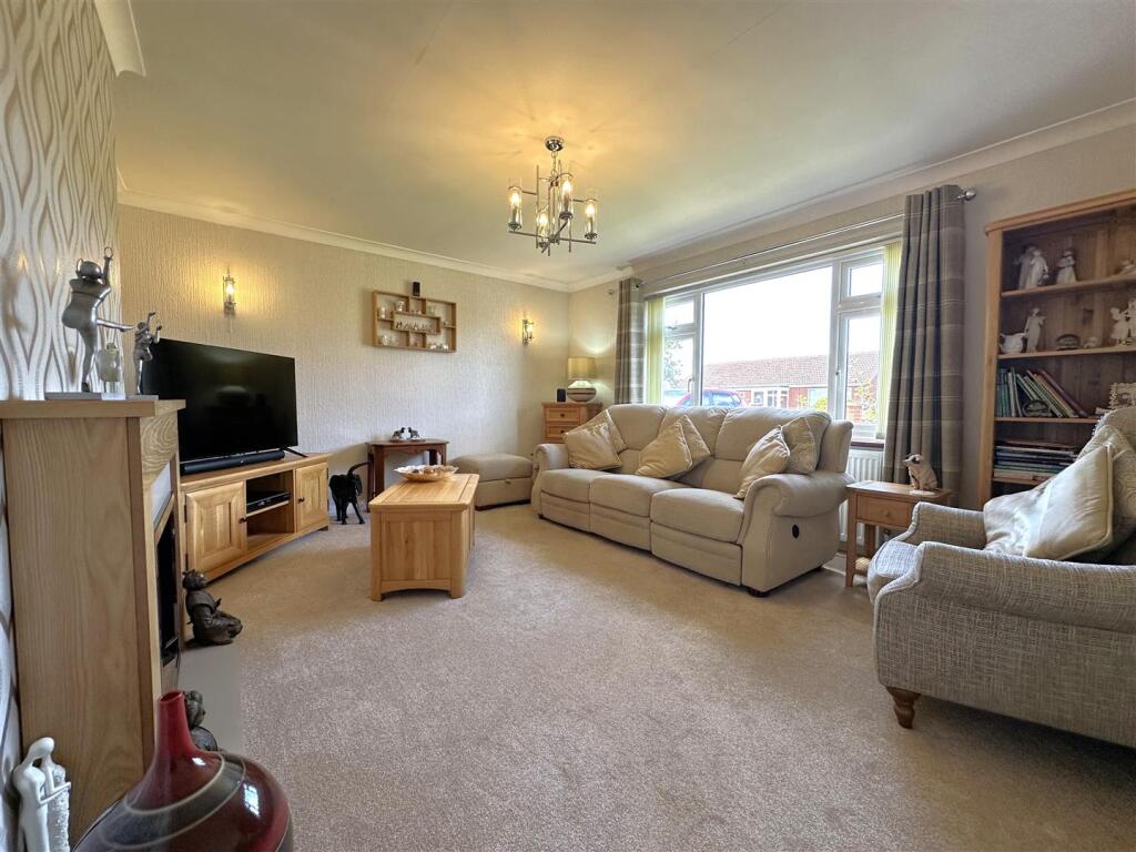 Large Living Room 047