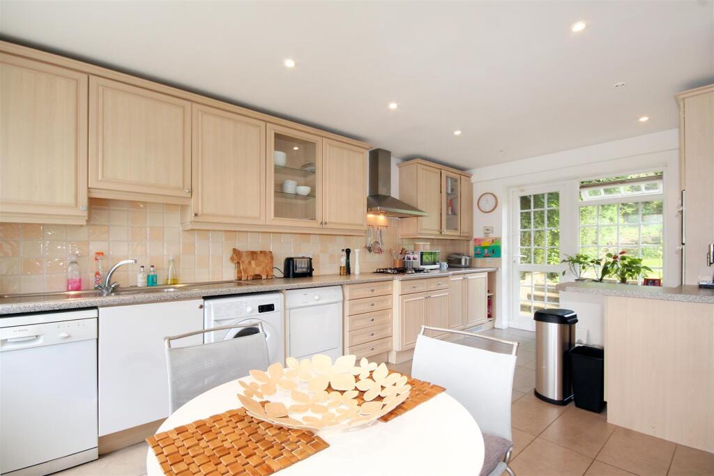 Kitchendp_dp_9950375.jpg